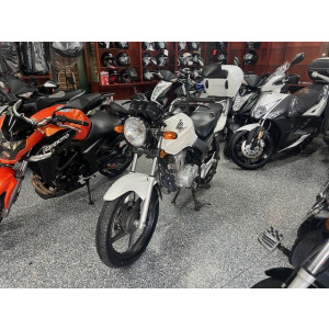 Honda CB125, 2012, 20000km only, Top box included, fully serviced 30 days warranty