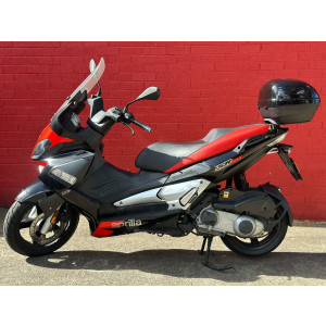 Aprilia SR MAX 300, 2015, Rebuild engine top end with Malossi (extra 3 KW), Looks very good and ride well, registered  until 26/04/2025, 39764km, $52 per week for 30 months, NO DEPOSIT.