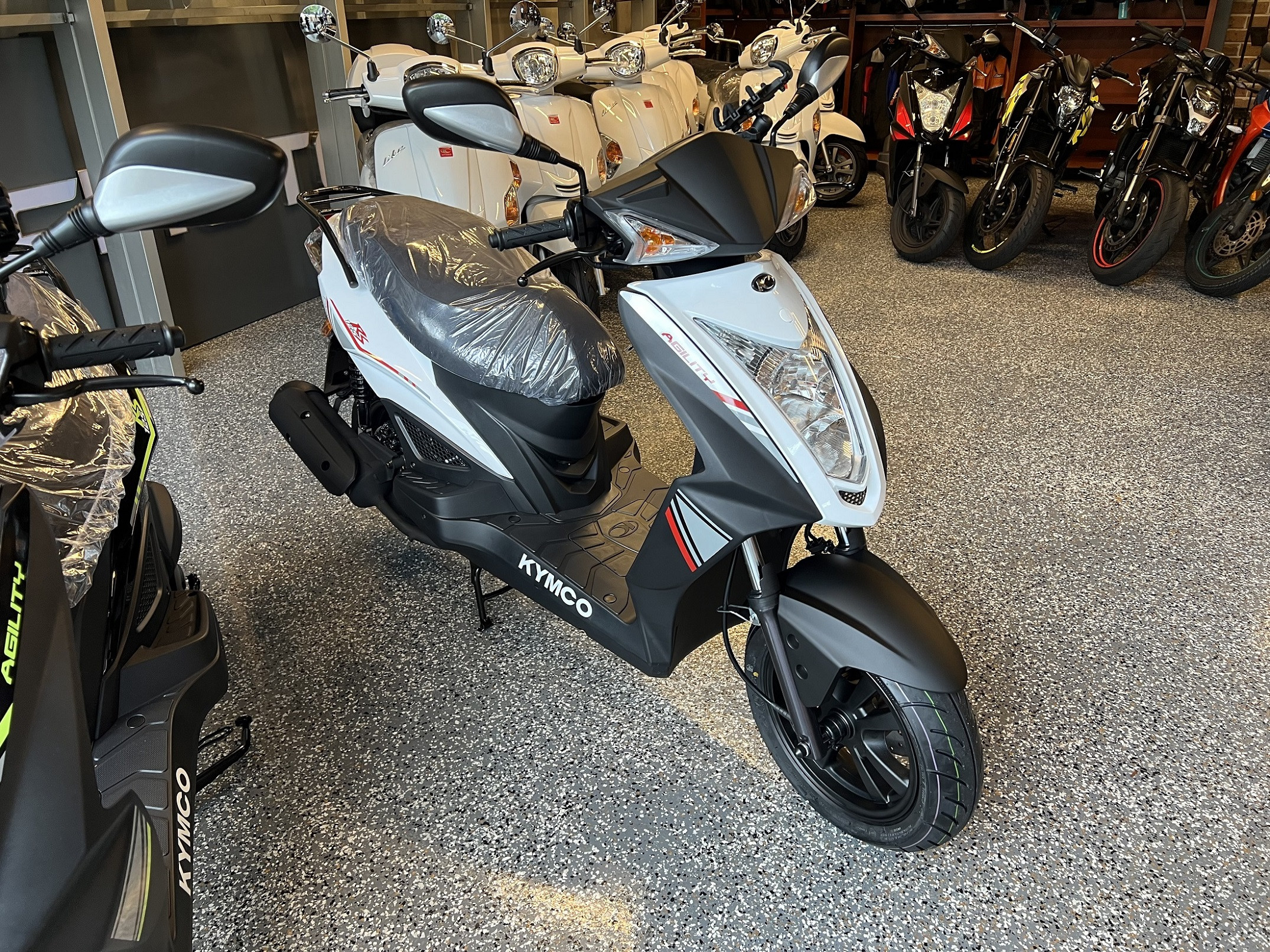 Acelerar tono pirámide KYMCO Agility RS 125 NEW with CBS braking system - KYMCO - KYMCO