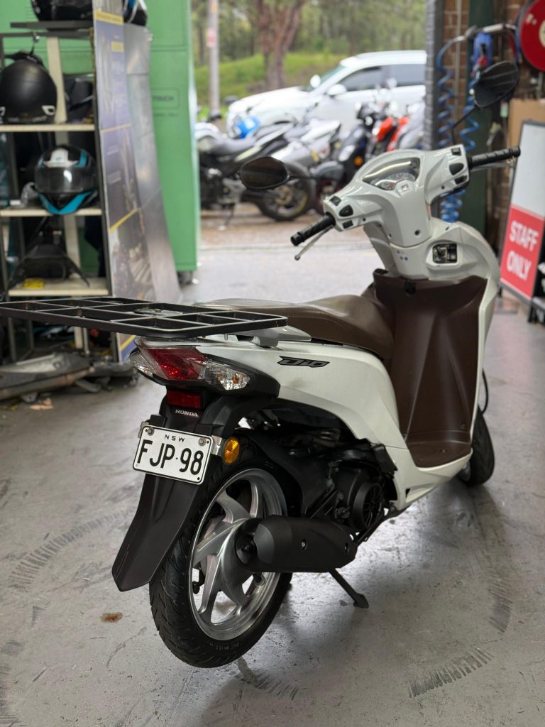 Honda Dio, 2018, 40011km, fully serviced including belt and rollers, Dealer warranty.